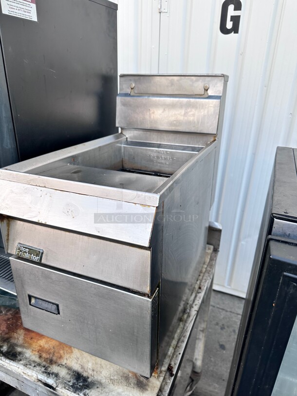 Counter Top! Pitco SGC-S Countertop Gas Fryer - (1) 35 lb Vat, Natural Gas Working  - Image 4 of 6