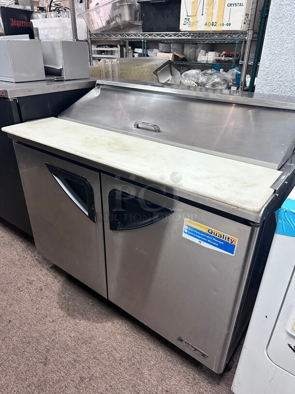 Late Model Turbo Air TST-48SD 48 inch Sandwich/Salad Prep Table w/ Refrigerated Base, 115v - Image 5 of 6