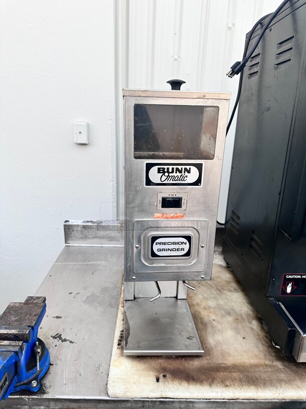 Bunn G9 Coffee Grinder, 2-Hoppers & Brewer Interface, Accepts Large Funnel - Image 2 of 7