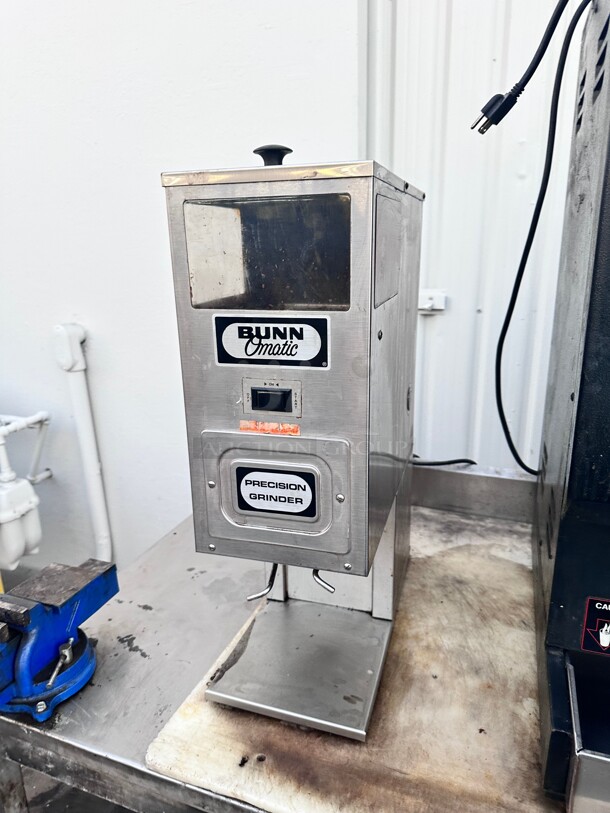 Bunn G9 Coffee Grinder, 2-Hoppers & Brewer Interface, Accepts Large Funnel - Image 4 of 7