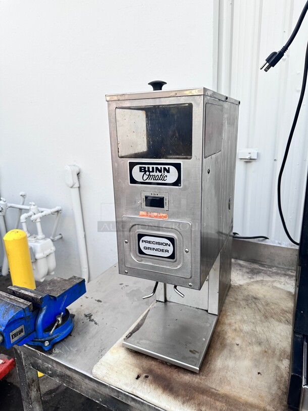 Bunn G9 Coffee Grinder, 2-Hoppers & Brewer Interface, Accepts Large Funnel - Image 5 of 7