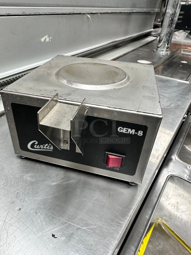Curtis GEM-3 1 1/2 gal Coffee Satellite Dispenser w/ Regular Faucet - Image 1 of 5