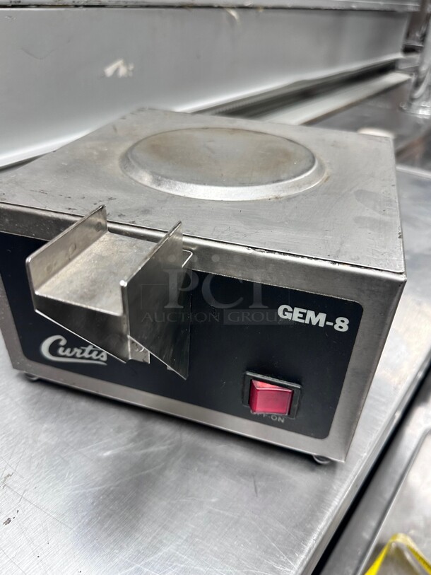 Curtis GEM-3 1 1/2 gal Coffee Satellite Dispenser w/ Regular Faucet - Image 2 of 5