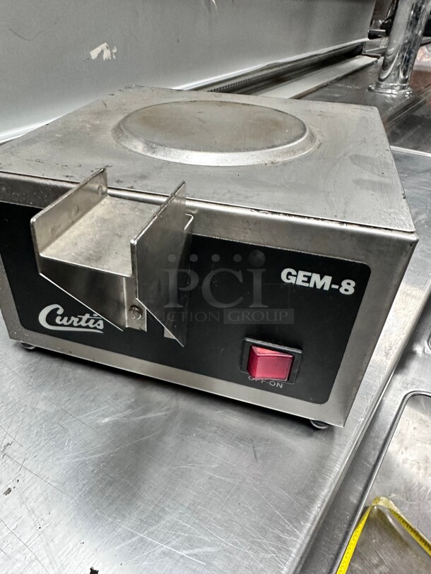 Curtis GEM-3 1 1/2 gal Coffee Satellite Dispenser w/ Regular Faucet - Image 3 of 5