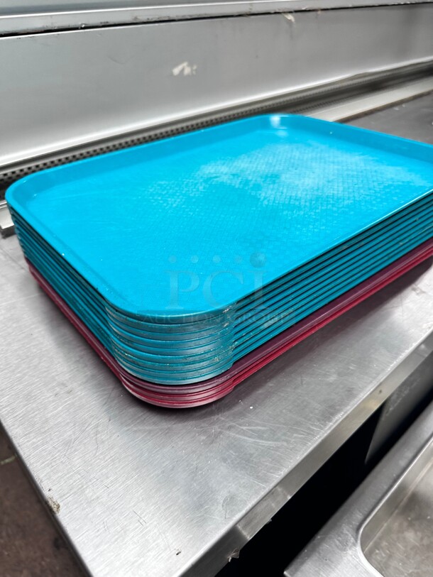 Cambro 1216FF Plastic Fast Food Tray - 16 L x 12W, Blac - Image 3 of 8