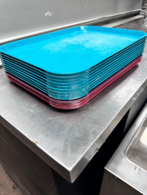 Cambro 1216FF Plastic Fast Food Tray - 16 L x 12W, Blac - Image 4 of 8