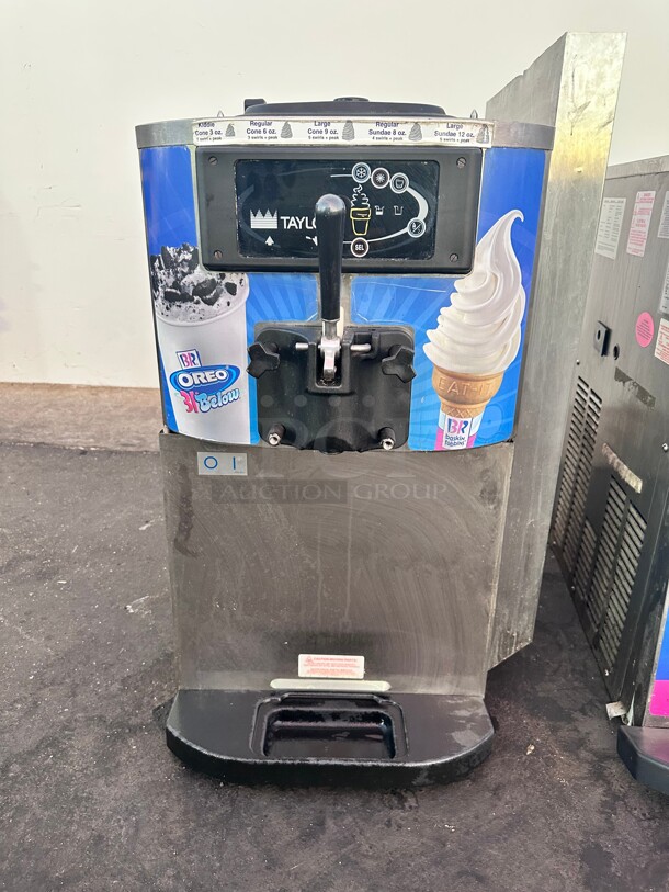 2008 TAYLOR C709-27 Soft Serve Frozen Yogurt ice Cream Machine Maker 220 Volt 1 Phase  - Image 1 of 8