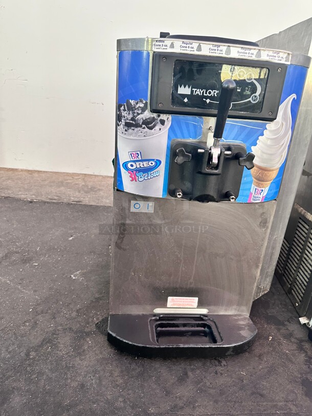 2008 TAYLOR C709-27 Soft Serve Frozen Yogurt ice Cream Machine Maker 220 Volt 1 Phase  - Image 4 of 8
