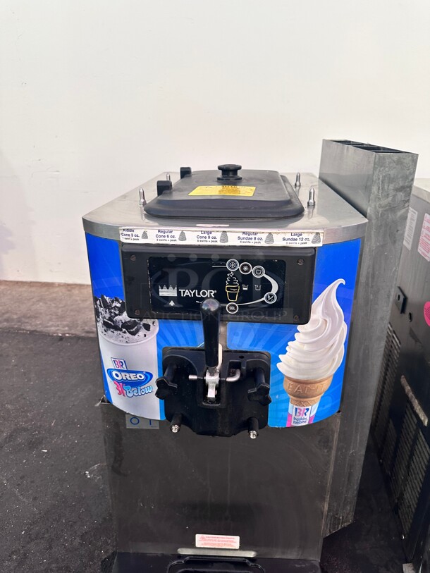 2008 TAYLOR C709-27 Soft Serve Frozen Yogurt ice Cream Machine Maker 220 Volt 1 Phase  - Image 5 of 8