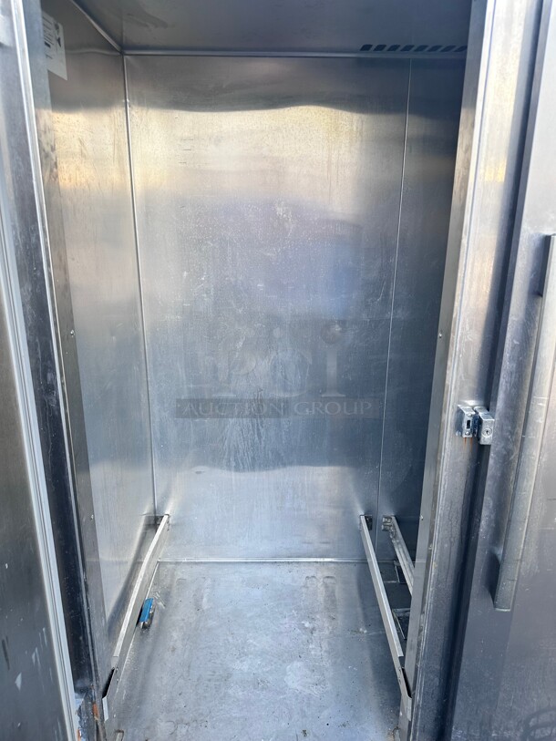 Late Model Victory Refrigeration FiSa-2D-S1 52 inch Two Section Reach In Freezer - (2) Solid Doors, 115/208 volt - Image 7 of 10