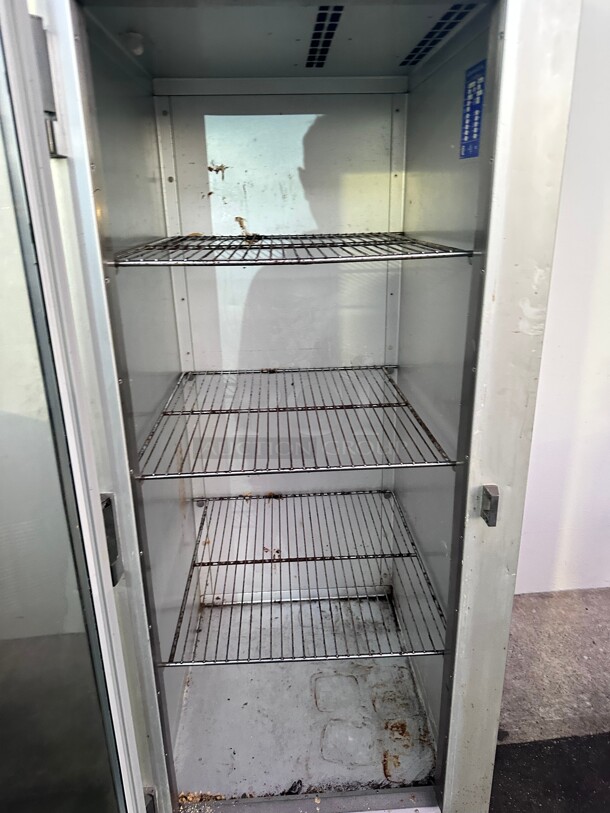 Traulsen G11010 29 inch One Section Reach In Refrigerator, (1) Left Hinge Glass Door, 115v - Image 8 of 8