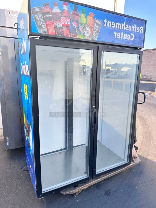 Late Model Habco H49PLTM
Load-Thru Cold Space Merchandiser 
 Refrigerator 115 Volt  - Image 4 of 8