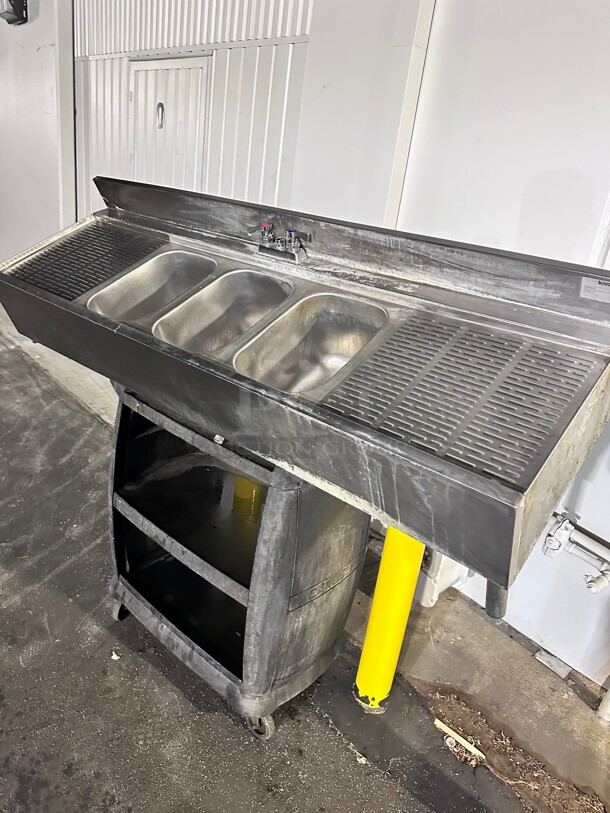 Krowne Metal CS-1872 72 inch Three Compartment Bar Sink
18 inch drainboards on left & right - Image 1 of 7