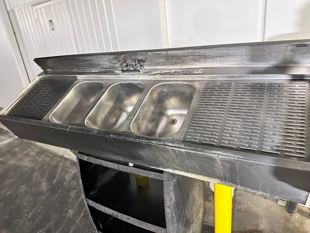 Krowne Metal CS-1872 72 inch Three Compartment Bar Sink
18 inch drainboards on left & right - Image 2 of 7