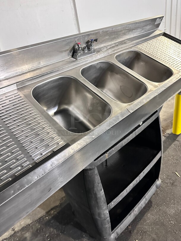 Krowne Metal CS-1872 72 inch Three Compartment Bar Sink
18 inch drainboards on left & right - Image 4 of 7