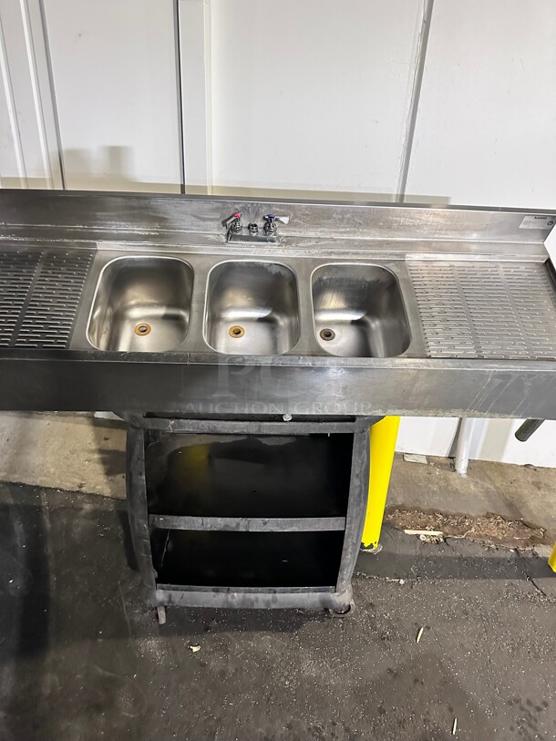 Krowne Metal CS-1872 72 inch Three Compartment Bar Sink
18 inch drainboards on left & right - Image 5 of 7