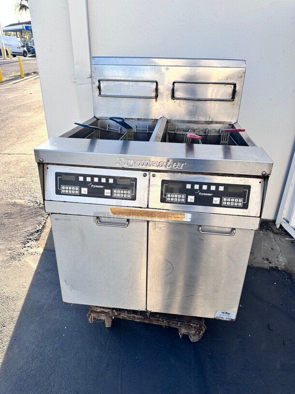 Frymaster MJH250SE Gas Fryer - (2) 50 lb Vats, Floor Model, Natural Gas - Image 1 of 9