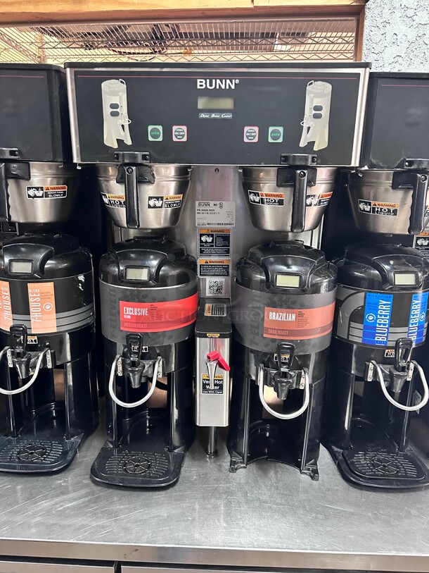 Late Model Bunn DUAL TF DBC BrewWISE Dual Satellite Digital Coffee Brewer w/ Funnel Lock, 120 208v/1ph Working  - Image 4 of 7