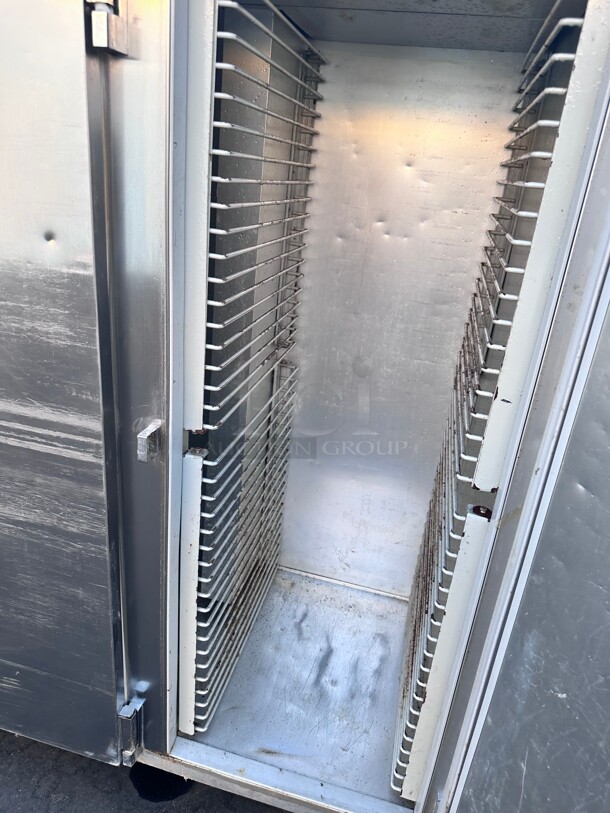 Beverage Air ER74 74 inch Three Section Reach In Refrigerator, (3) Left/Right Hinge Solid Doors, 115v Working - Image 4 of 7