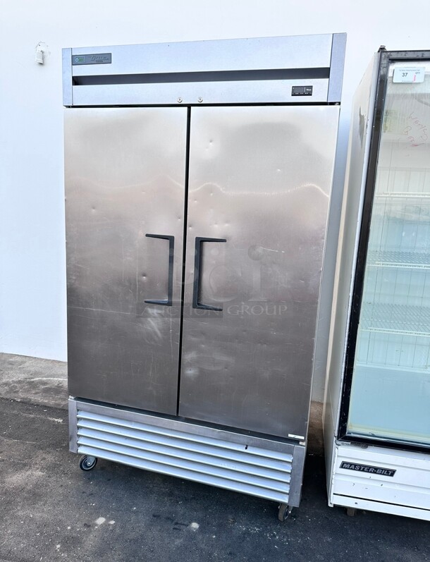 Late Model True T-43F-HC 47 inch Two Section Reach In Freezer, (2) Solid Doors, 115v - Image 3 of 6