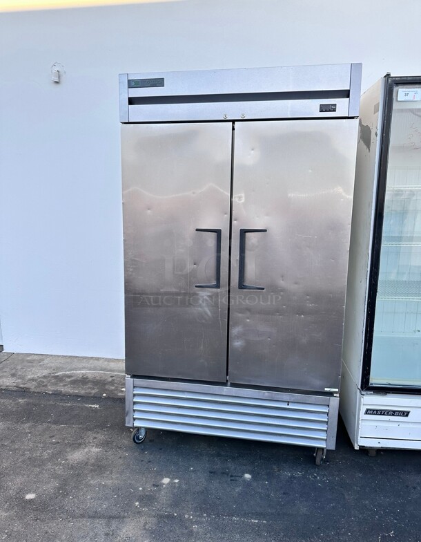 Late Model True T-43F-HC 47 inch Two Section Reach In Freezer, (2) Solid Doors, 115v - Image 6 of 6