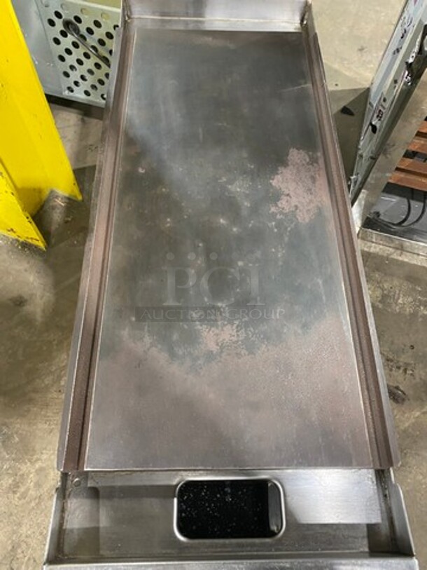 Vulcan Commercial Electric Powered Flat Top Griddle! All Stainless Steel! On Legs! Model: VTMX2 SN: 7572899 208V 1 Phase - Image 5 of 9