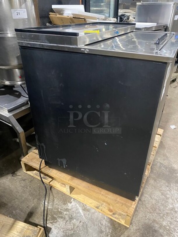 LATE MODEL! Avantco Commercial Bar Back Beer Bottle Cooler! With Sliding Stainless Steel Top Door! Model: 17BHBB36HC 115V 1 Phase! Working When Removed! - Image 2 of 9