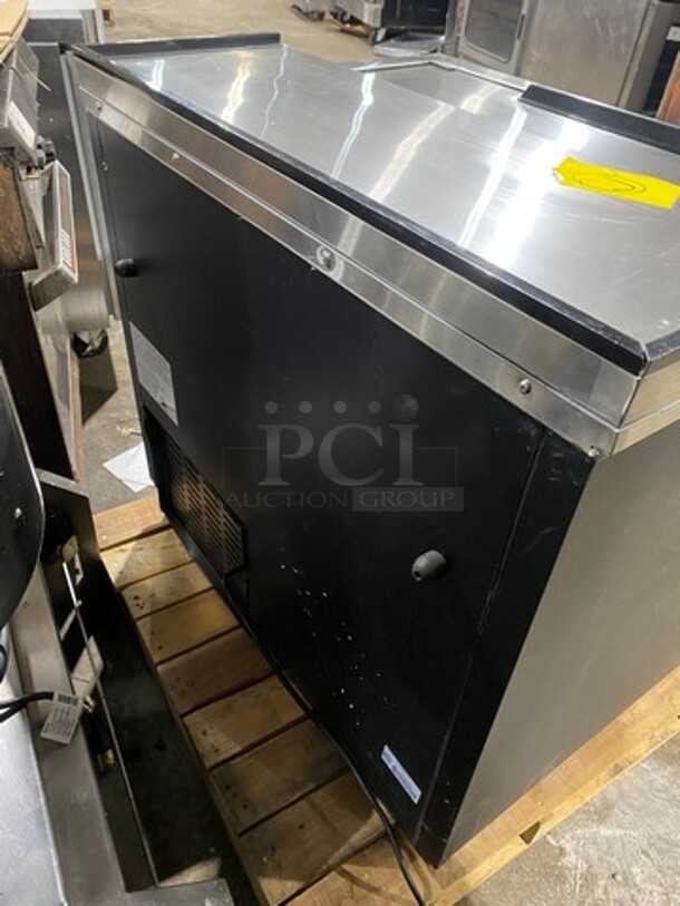 LATE MODEL! Avantco Commercial Bar Back Beer Bottle Cooler! With Sliding Stainless Steel Top Door! Model: 17BHBB36HC 115V 1 Phase! Working When Removed! - Image 4 of 9