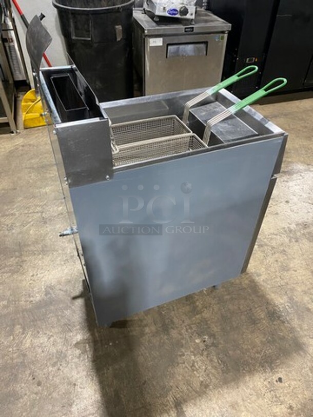 Frymaster Commercial Natural Gas Powered Deep Fat Fryer! All Stainless Steel! On Legs! WORKING WHEN REMOVED! Model: GF14SD SN: 0704FM0279 - Image 4 of 9
