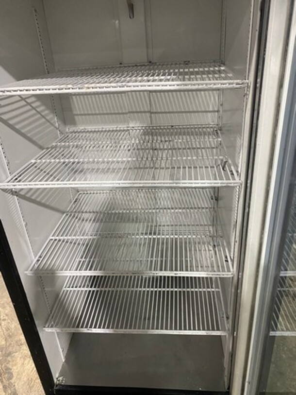 True Commercial Single Door Reach In Refrigerator Merchandiser! With View Through Door! Model: GDM26 SN: 2098506 115V 60HZ 1 Phase - Image 5 of 8