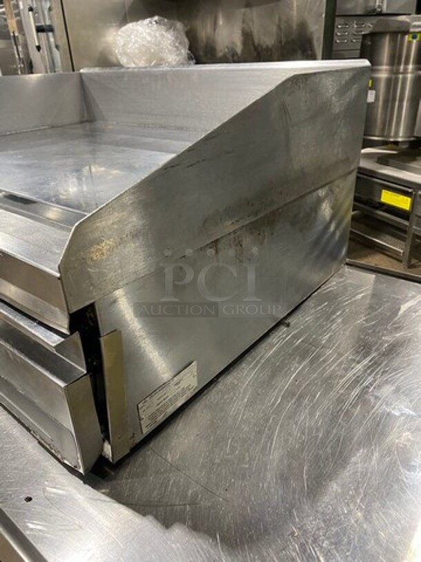 Lang Commercial Countertop Natural Gas Powered Flat Top Griddle! With Back And Side Splashes! All Stainless Steel! SELECTRONIC SERIES! Model: 236SCNATSH SN: GT236121SH0006 - Image 3 of 10