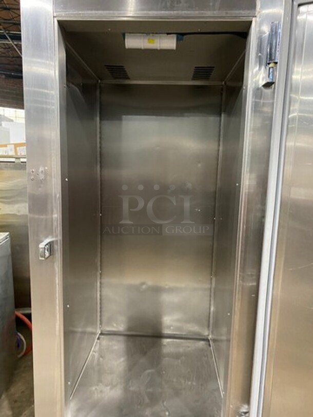 Victory Commercial Single Door Reach In Freezer! All Stainless Steel! On Legs! - Image 5 of 9