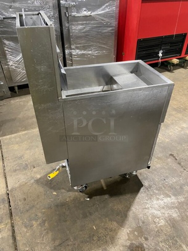 Pitco Commercial Natural Gas Powered Deep Fat Fryer! With Backsplash! All Stainless Steel! On Casters! Model: 40C SN: G12CA007664 - Image 3 of 10