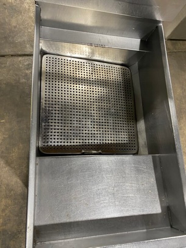 Pitco Commercial Natural Gas Powered Deep Fat Fryer! With Backsplash! All Stainless Steel! On Casters! Model: 40C SN: G12CA007664 - Image 5 of 10