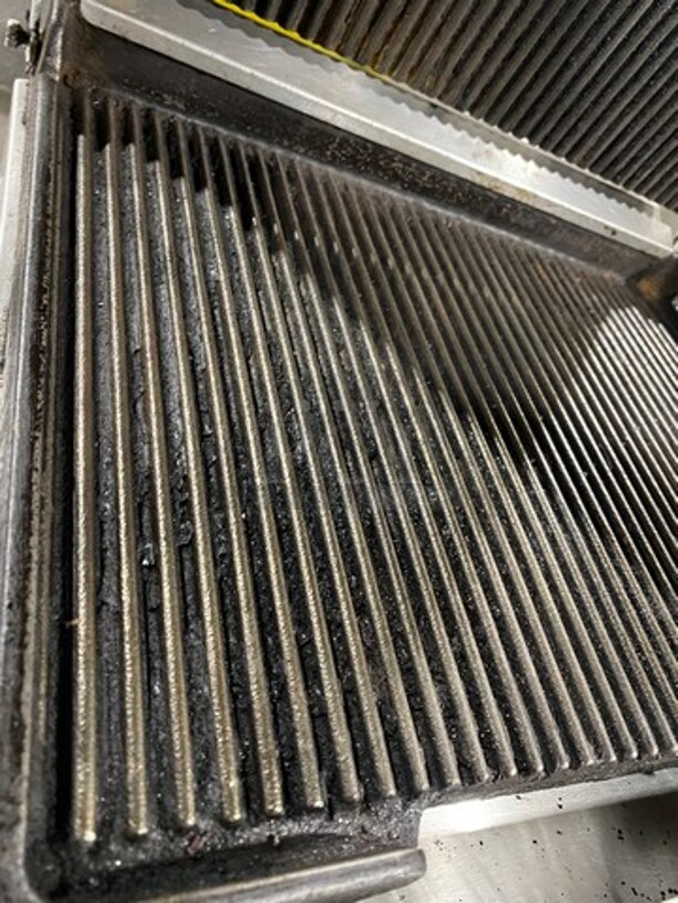 Waring Commercial Countertop Panini/Sandwich Supremo Grill! All Stainless Steel! Press With Ribbed Surface! Model: WPG250 120V - Image 7 of 9