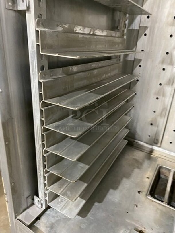 Metro Commercial Heated Holding Cabinet/ Food Warmer! All Stainless Steel! On Casters! Model: CC5953A 120V - Image 6 of 9
