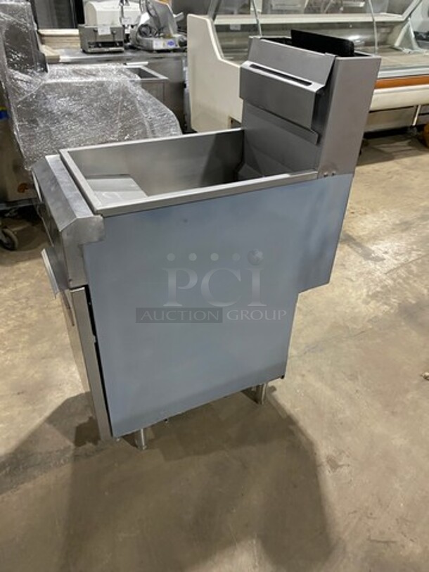 Sierra Commercial Natural Gas Powered Deep Fat Fryer! With Backsplash! All Stainless Steel! On Legs! Model: SRE3540NG SN: 200101702 - Image 2 of 8