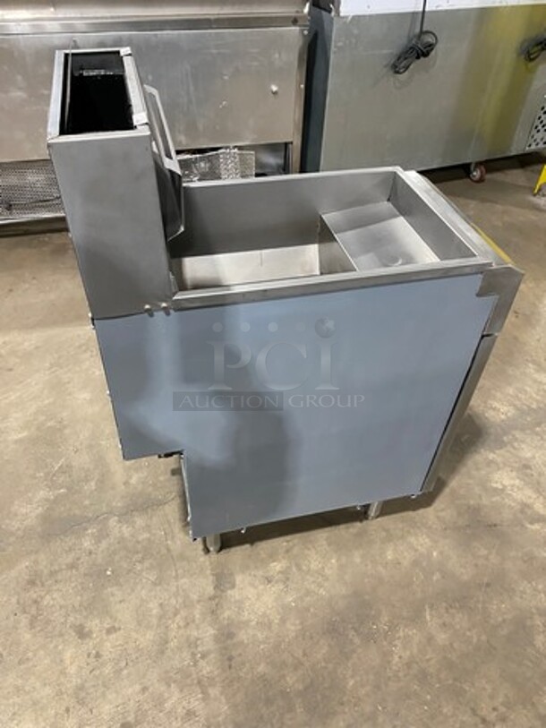 Sierra Commercial Natural Gas Powered Deep Fat Fryer! With Backsplash! All Stainless Steel! On Legs! Model: SRE3540NG SN: 200101702 - Image 4 of 8