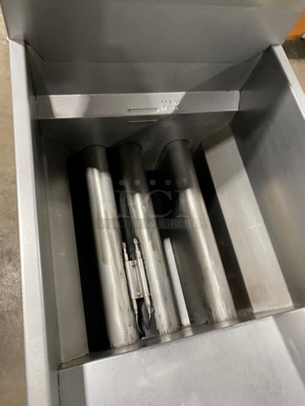 Sierra Commercial Natural Gas Powered Deep Fat Fryer! With Backsplash! All Stainless Steel! On Legs! Model: SRE3540NG SN: 200101702 - Image 5 of 8