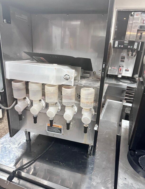 Bunn FMD-5 Fresh Mix Hot Powdered Drink Machine, 5 Hoppers, Cafe Display, 120v working - Image 4 of 7