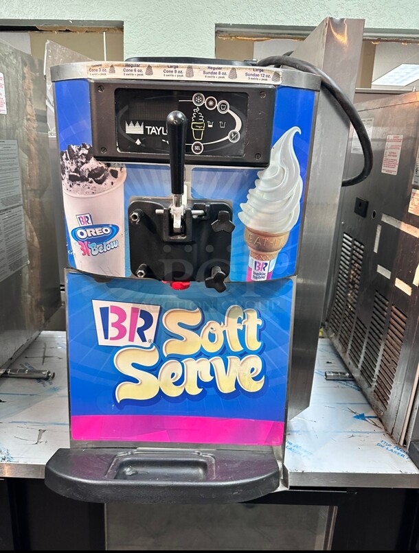 Late Model TAYLOR C709-27 1 phase air Cooled Soft Serve Frozen Yogurt  cream machine Working - Image 3 of 4