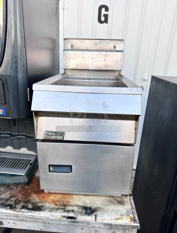 Working Pitco SGC-S Countertop Gas Fryer - (1) 35 lb Vat, Natural Gas  - Image 3 of 6