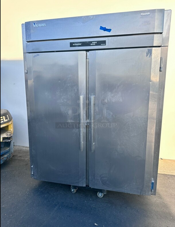 New Victory Refrigeration FS-2D-S1-HC 52 1/8" Two Section Reach In Freezer - (2) Solid Doors, 115v Working - Image 1 of 10