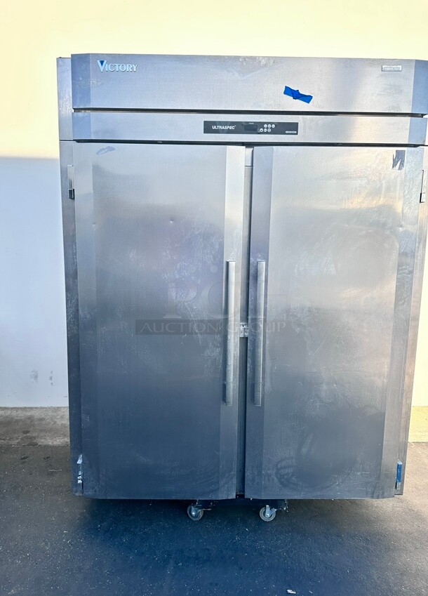 New Victory Refrigeration FS-2D-S1-HC 52 1/8" Two Section Reach In Freezer - (2) Solid Doors, 115v Working - Image 2 of 10