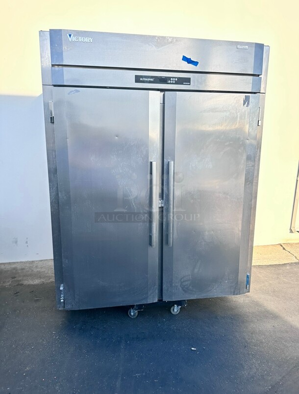 New Victory Refrigeration FS-2D-S1-HC 52 1/8" Two Section Reach In Freezer - (2) Solid Doors, 115v Working - Image 3 of 10