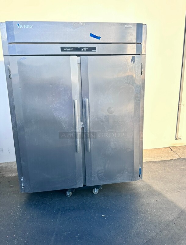New Victory Refrigeration FS-2D-S1-HC 52 1/8" Two Section Reach In Freezer - (2) Solid Doors, 115v Working - Image 5 of 10