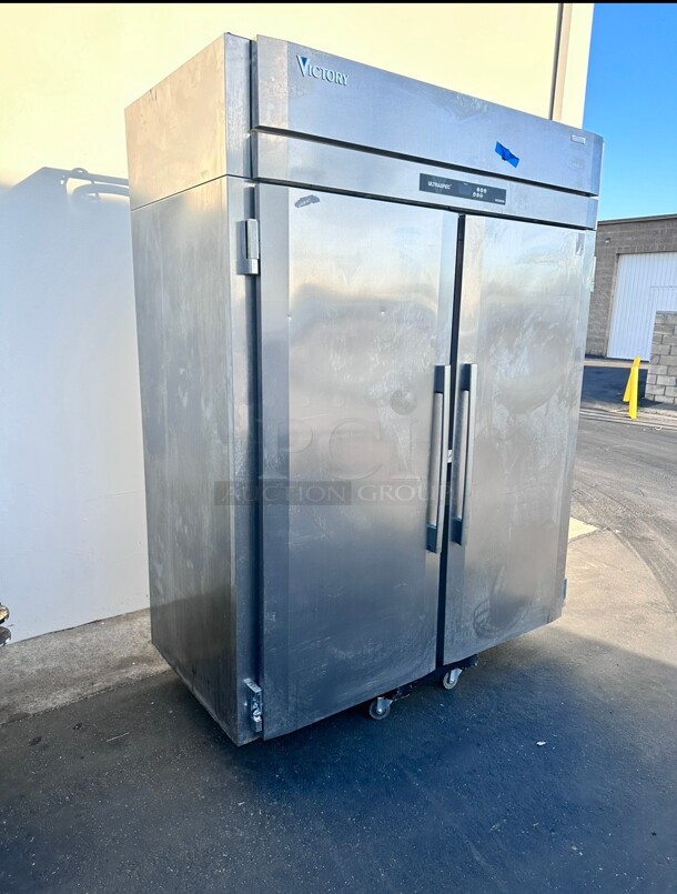 New Victory Refrigeration FS-2D-S1-HC 52 1/8" Two Section Reach In Freezer - (2) Solid Doors, 115v Working - Image 6 of 10