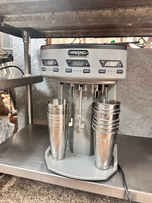 Late Model Waring WDM360TX Countertop Drink Mixer w/ (3) Spindles & (3) Speeds, 120v Working - Image 2 of 7
