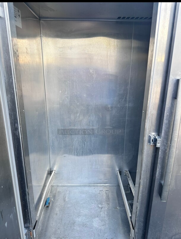 New Victory Refrigeration FS-2D-S1-HC 52 1/8" Two Section Reach In Freezer - (2) Solid Doors, 115v Working - Image 9 of 10