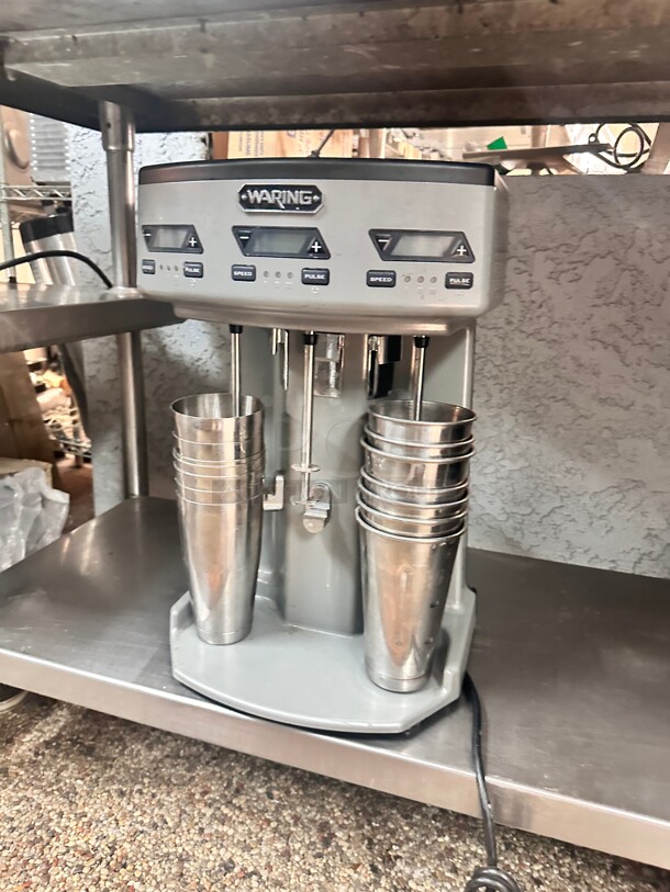 Late Model Waring WDM360TX Countertop Drink Mixer w/ (3) Spindles & (3) Speeds, 120v Working - Image 3 of 7